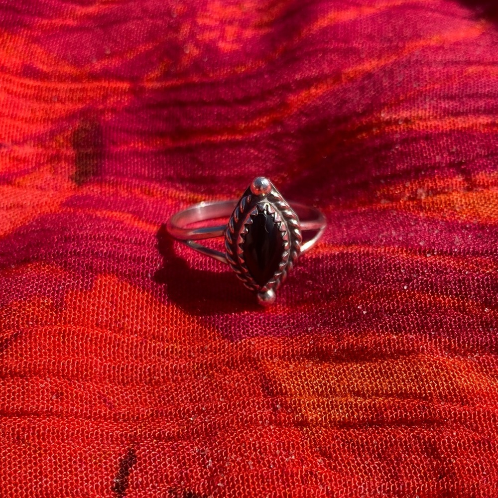 Vintage 925 sterling silver and black onyx ring size 8